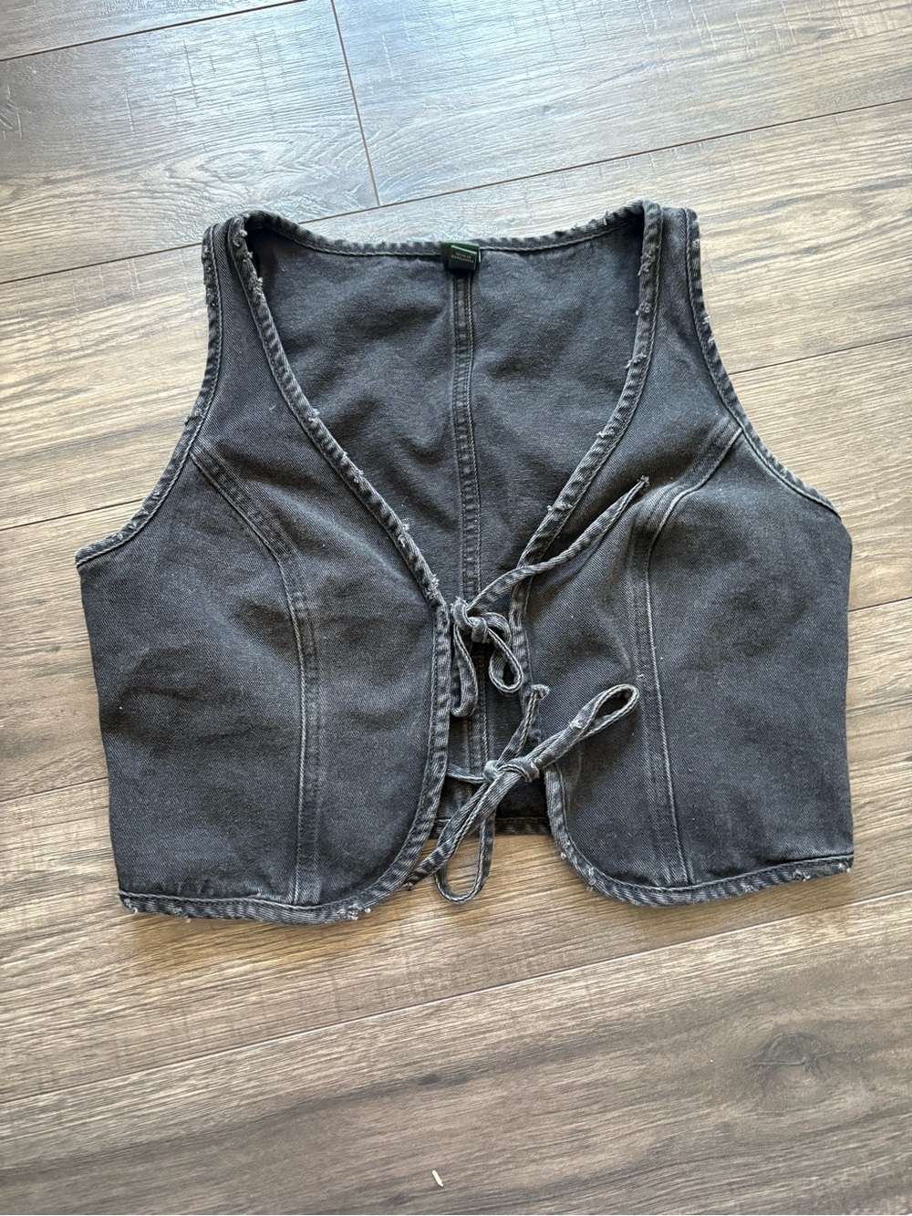 🧡 2/$15 🧡 Women’s Black Denim Tie-Front Crop Vest
